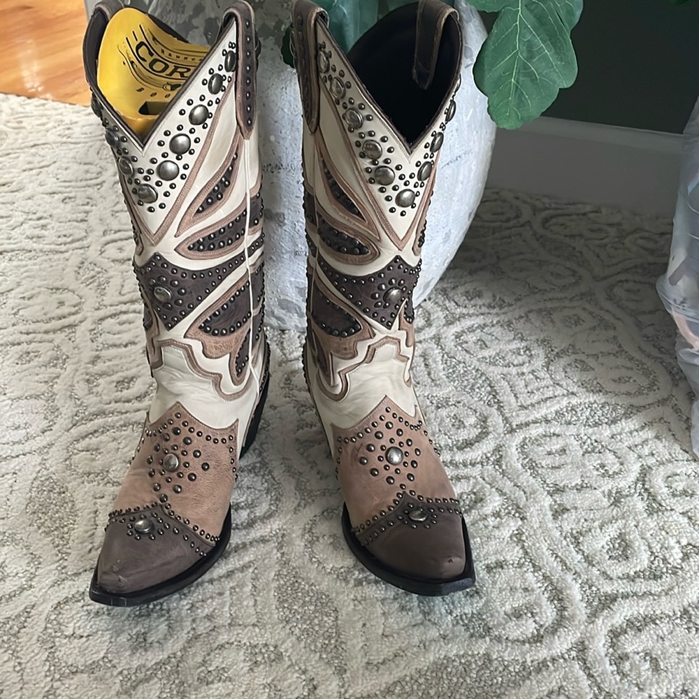 Gorgeous Lane Western Boots